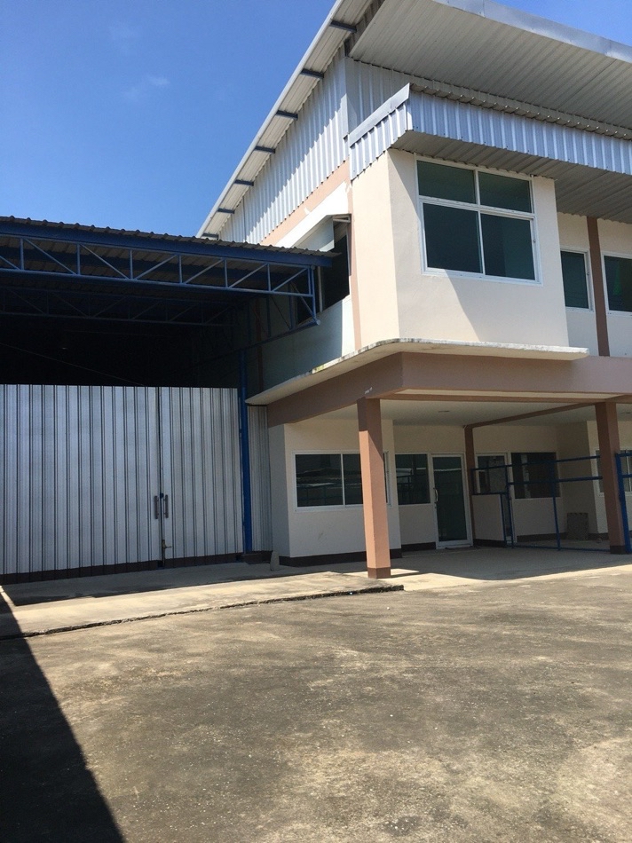 For RentWarehouseRamkhamhaeng, Hua Mak : NTG427 Warehouse for rent, Yothin Phatthana 3, next to Ram Intra Expressway, shortcut to Soi Lat Phrao 101-Nawamin 111 and Soi Pho Kaew, available in various sizes.