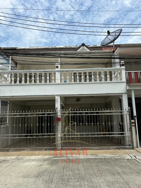 For RentTownhouseOnnut, Udomsuk : RH091324 For rent: 2-storey townhouse in Udomsuk area, convenient for travel through many alleys.