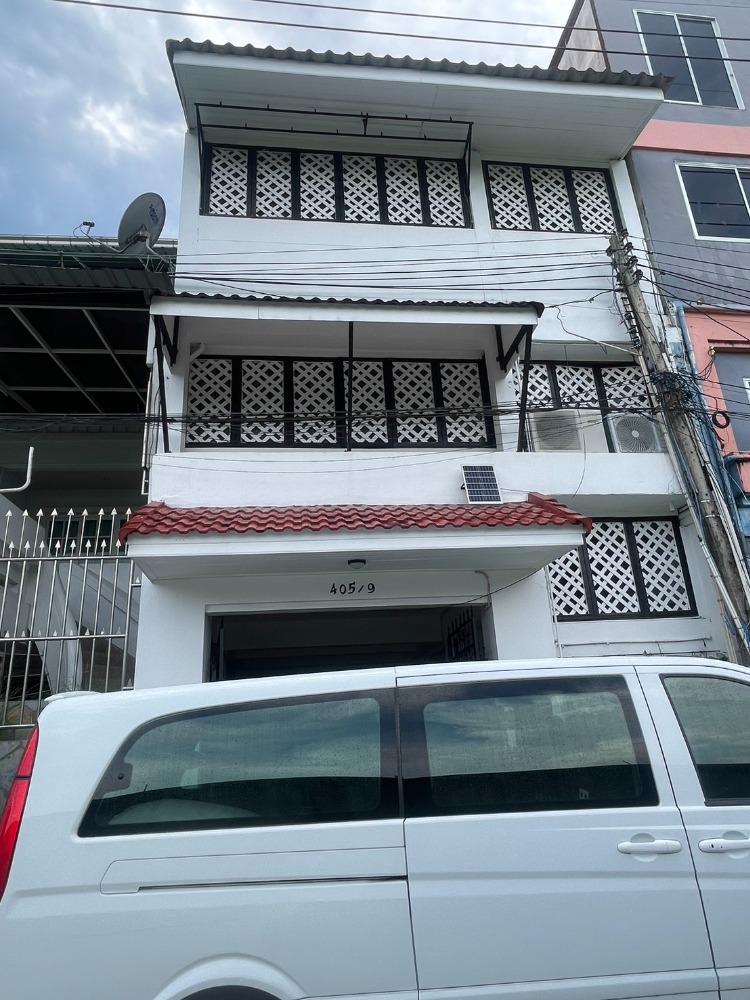 ให้เช่าทาวน์โฮมพัทยา บางแสน ชลบุรี สัตหีบ : for rent townhouse for living 4 beds fully furnished  (S03-1900)