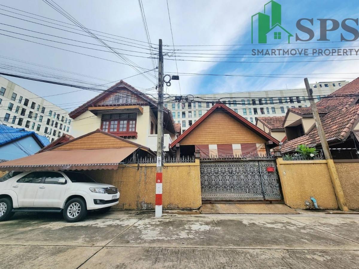 For RentHouseBangna, Bearing, Lasalle : Single house for rent, Sirikam Village, Sukhumvit 72, good location, only 500 meters from BTS Bearing, fully furnished