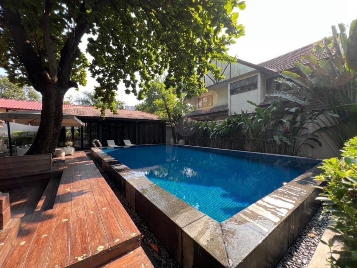 For SaleHouseSukhumvit, Asoke, Thonglor : Luxury house for sale Ekkamai 22, Bali style with swimming pool