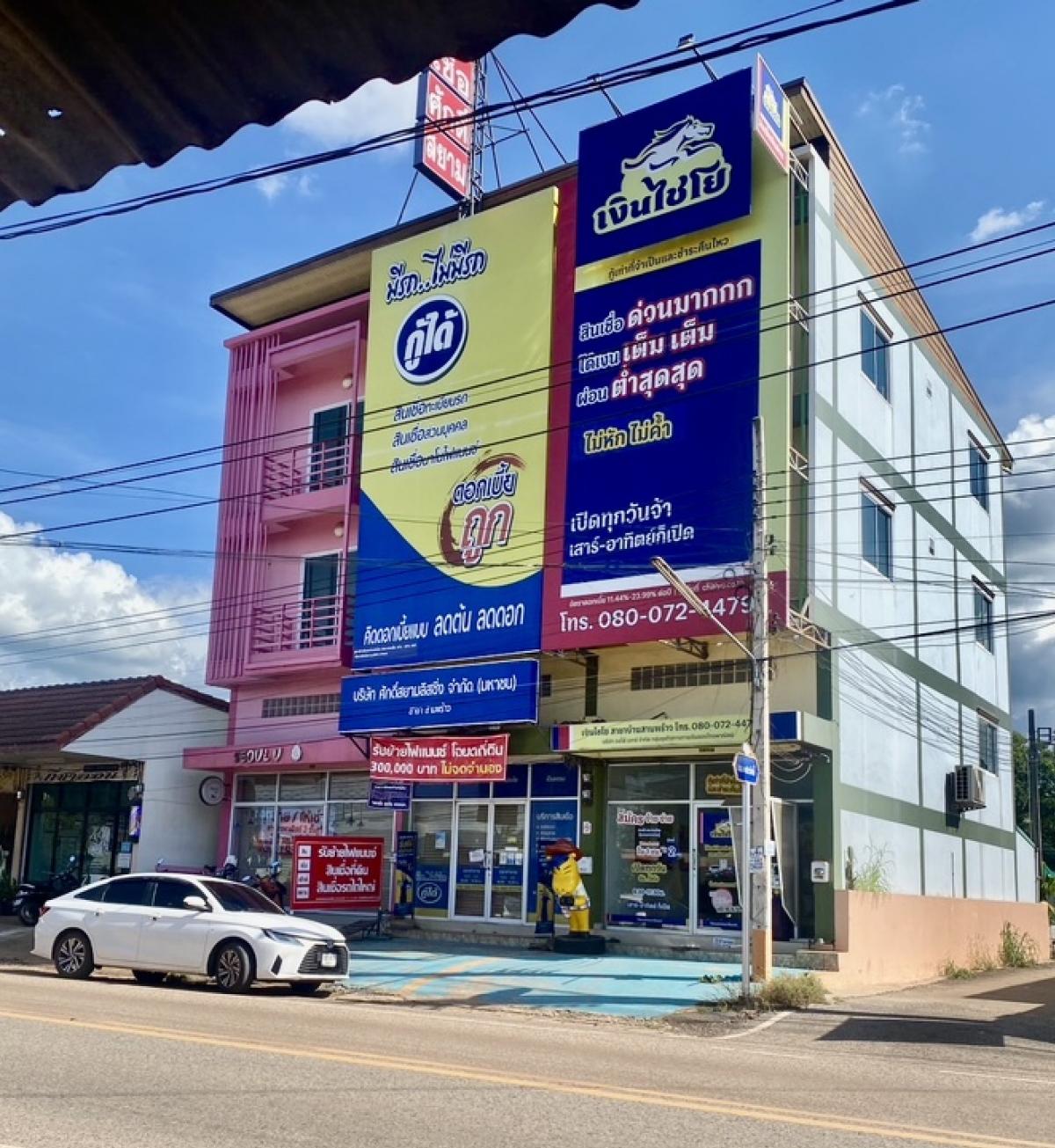 For SaleShophouseUdon Thani : Urgent sale!!! Shophouse in Muang Udon Thani District, on the main road in Sam Phrao Subdistrict, located in the heart of Sam Phrao Subdistrict with annual renters in the name of Sak Siam Leasing and Chaiyo Co., Ltd.