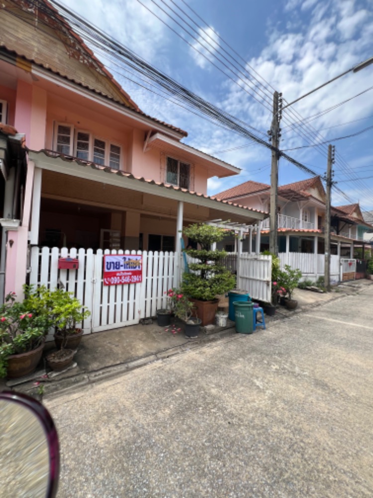 For SaleTownhousePathum Thani,Rangsit, Thammasat : Behind the corner, selling below market price, negotiable