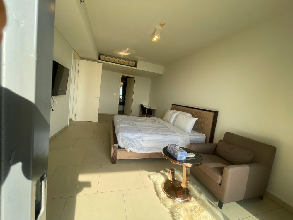 For RentCondoPattaya, Bangsaen, Chonburi : For rent Zire wongamat Beach front 75 Sq.m (S03-1021)