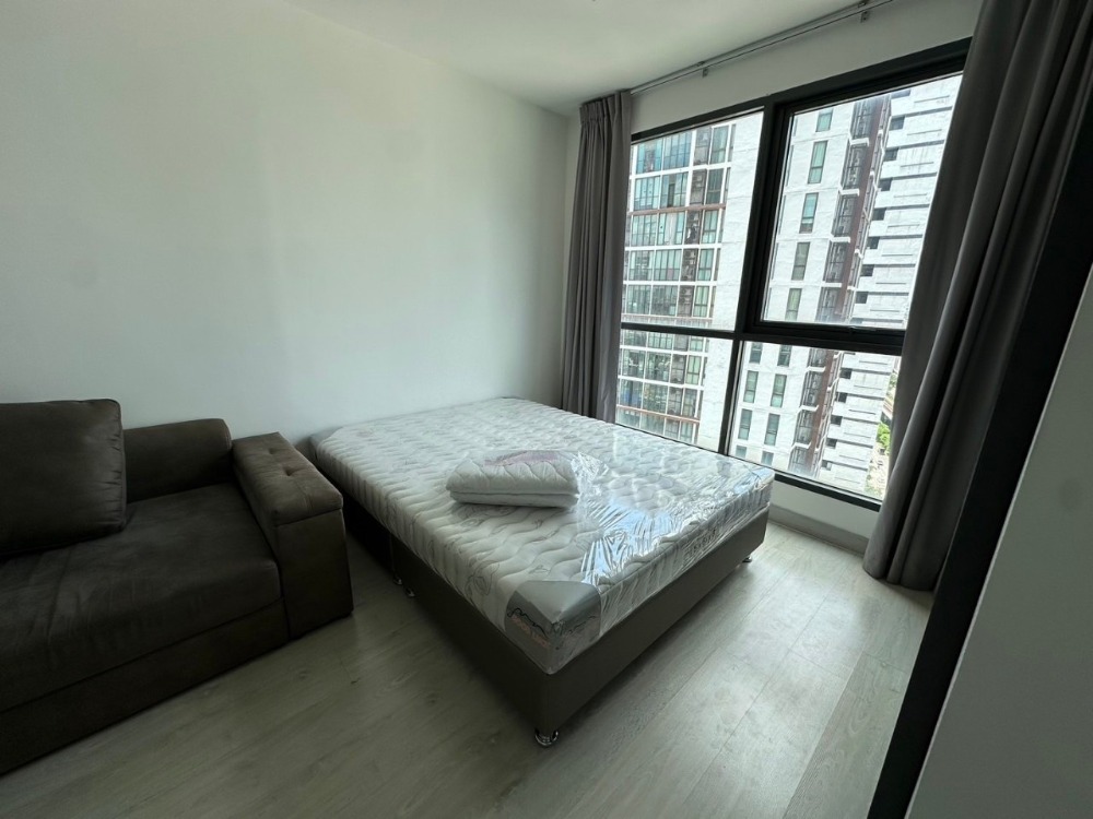 For RentCondoWongwianyai, Charoennakor : For rent, very cheap, Ideo Mobi Sathorn, next to BTS Thonburi, 50 meters, with furniture + 31 sq m room + washing machine, only 13,500 baht