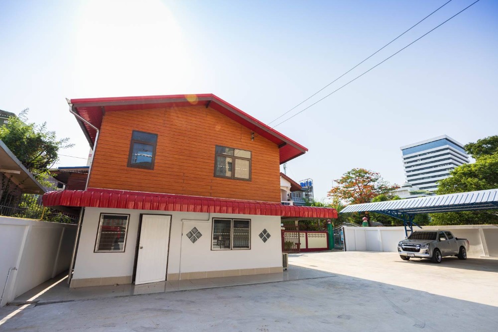 For RentHouseSukhumvit, Asoke, Thonglor : Single house for rent, Sukhumvit 49 Road, 3 air conditioners, no furniture, 2 bedrooms, 2 bathrooms, parking for 10 cars, rental price 80,000 baht/month