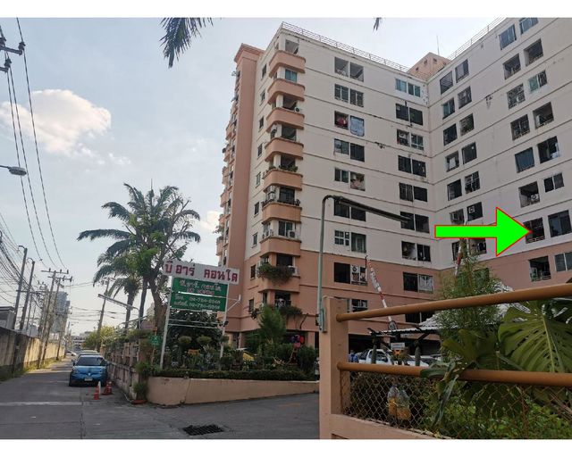 For SaleCondoLadprao101, Happy Land, The Mall Bang Kapi : For sale, newly renovated room, B.R. Condo, only 20 meters from the entrance of Soi Lat Phrao 142, you can immediately get to Bang Kapi BTS station.