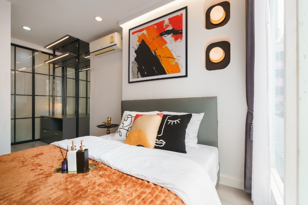 For SaleCondoWongwianyai, Charoennakor : Newly decorated condo ✨|| 🚉 500 m. BTS Krung Thonburi || Installments only 8,xxx baht ||    Condo shuttle service available - BTS Krung Thonburi || Near ICONSIAM department store 1.7 km. || 😋 Abundant with shops and ma