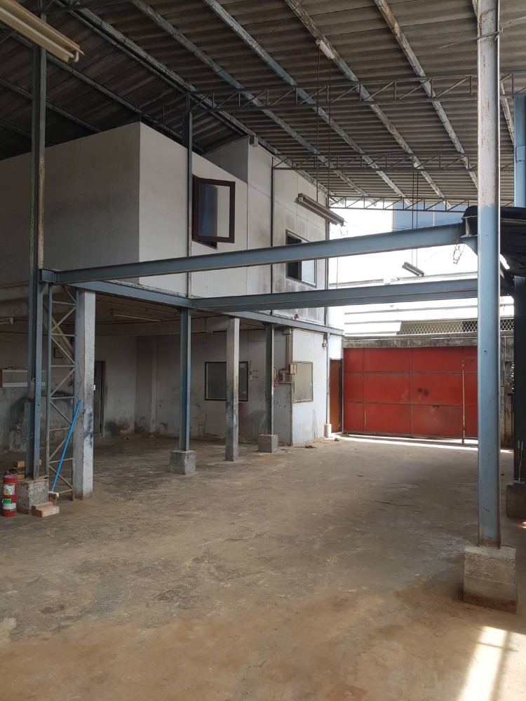 For RentWarehouseRama3 (Riverside),Satupadit : Warehouse for rent, steel structure, 48 sq.w., Chan Road, for use as a garage, storage, printing house, machine shop, or others. Very good location, convenient for traveling to Sathorn, Rama 3.