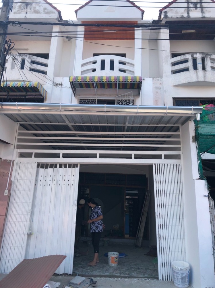 For RentShophouseBang kae, Phetkasem : For rent: renovated shophouse near MRT Bang Khae, 21 sq m, 3 floors, parking available in front of the house, 064-974-2441