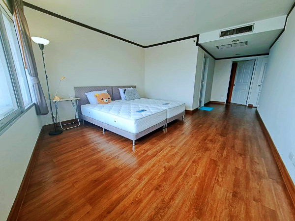 For RentCondoPinklao, Charansanitwong : Condo for rent on the Chao Phraya River, fully furnished, good location, near MRT Bang Phlat