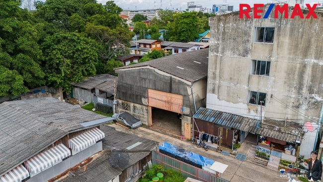 For SaleWarehouseSamut Prakan,Samrong : Land for sale with warehouse and residence, Suk Sawat 76, only 800 meters from Suk Sawat Road.