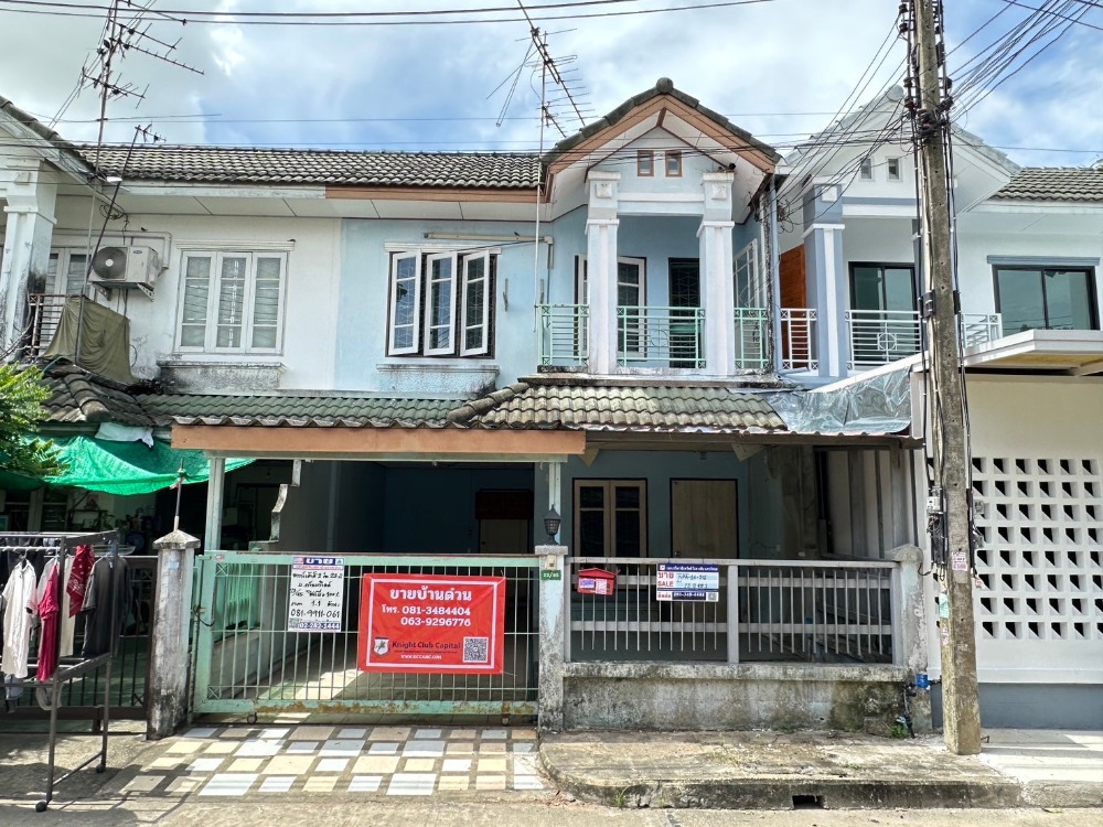 For SaleTownhousePathum Thani,Rangsit, Thammasat : Looking for investors to buy to renovate Tawannaville Village.