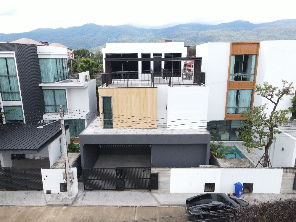 ขายบ้านเชียงใหม่ : ขาย Pool villa (3ชั้น) วิวดอยโซนนิมมาน ใกล้มหาวิทยาลัยเชียงใหม่ เงียบสงบ ถนนหน้าโครงการกว้าง 8 เมตร