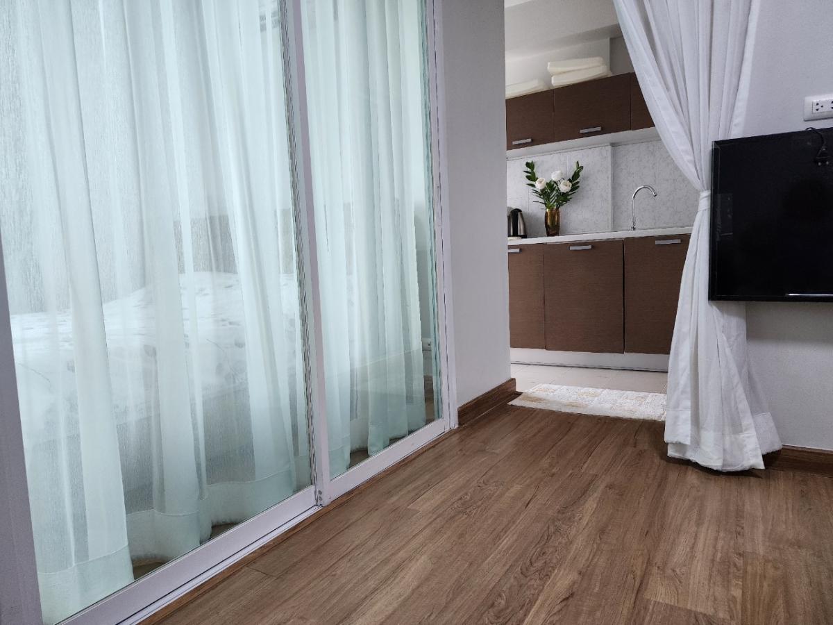 For RentCondoPattanakan, Srinakarin : ⛔Vacant room for rent from 1 April 2025⛔Bliss Condominium Rama 9 - Hua Mak Room details - Size 29.22 sq m. - 6th floor - 1 bedroom - 1 bathroom - 2 air conditioners - Wardrobe - Microwave - Refrigerator - Water heater - TV - Sofa Room rental fee 8,500