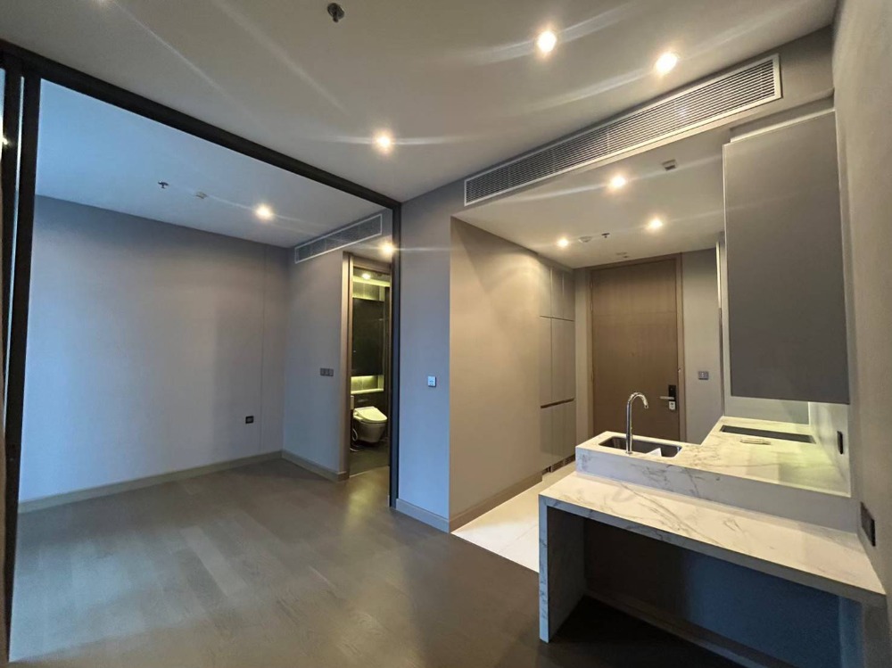 For SaleCondoRama9, Petchburi, RCA : Anyone looking for an empty room, don't miss out!! This condo has the most complete common areas.