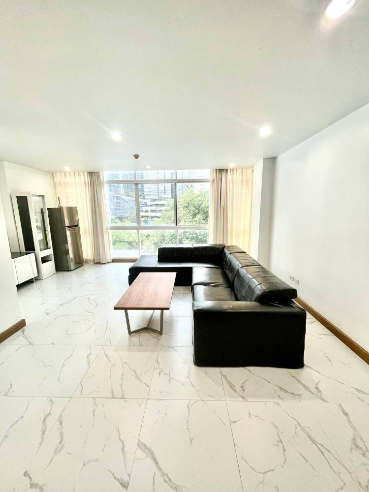 For RentCondoRama9, Petchburi, RCA : A rare large room! Affordable price, only 17k.