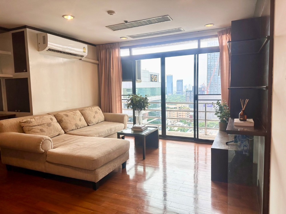 For RentCondoWitthayu, Chidlom, Langsuan, Ploenchit : 🏢 The Royal Place 2 🛏️ Beautiful room ✨ Many rooms 🌐 Good location📍High floor 🌤️ Beautiful view 🛋️ Complete furniture 📺 Complete electrical appliances (special price)