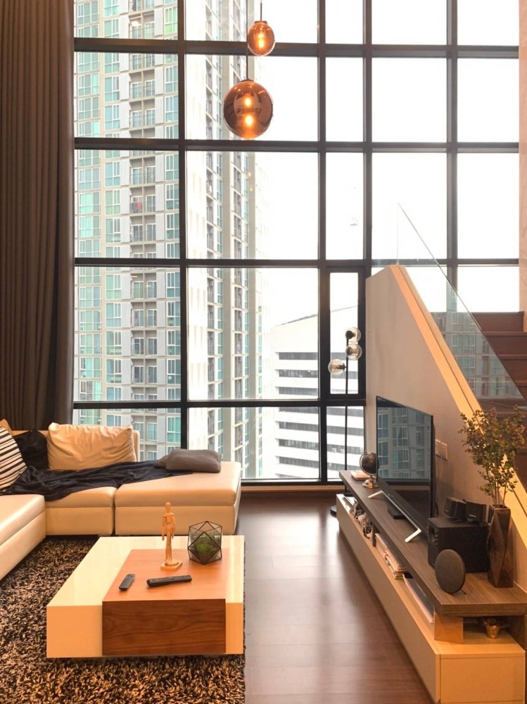 For RentCondoRatchadapisek, Huaikwang, Suttisan : ❖ Rare unit ❖ Duplex 20+ floor 136.00 sq.m. | 3 beds Fully furnished | near Esplanade 1 mins, Cemtral rama 9 1 mins, Piyavate Hospital 10 mins