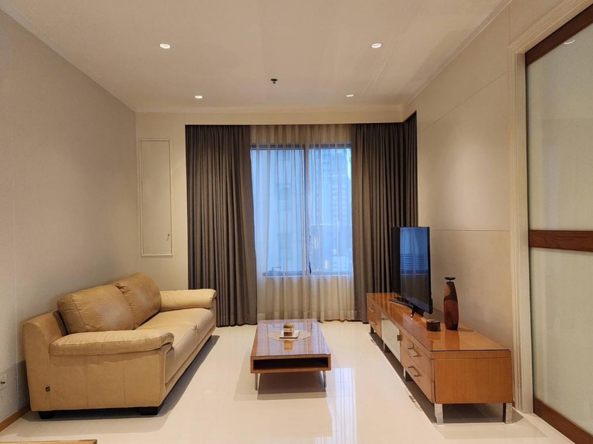 ให้เช่าคอนโดสุขุมวิท อโศก ทองหล่อ : รีโนเวทใหม่พร้อมอยู่ Emporio Place ขนาด 50 Sq.m 1 bed 1 bath เพียง 35,000 เท่านั้น ! ติดต่อ 086-795-9997 (จิม)