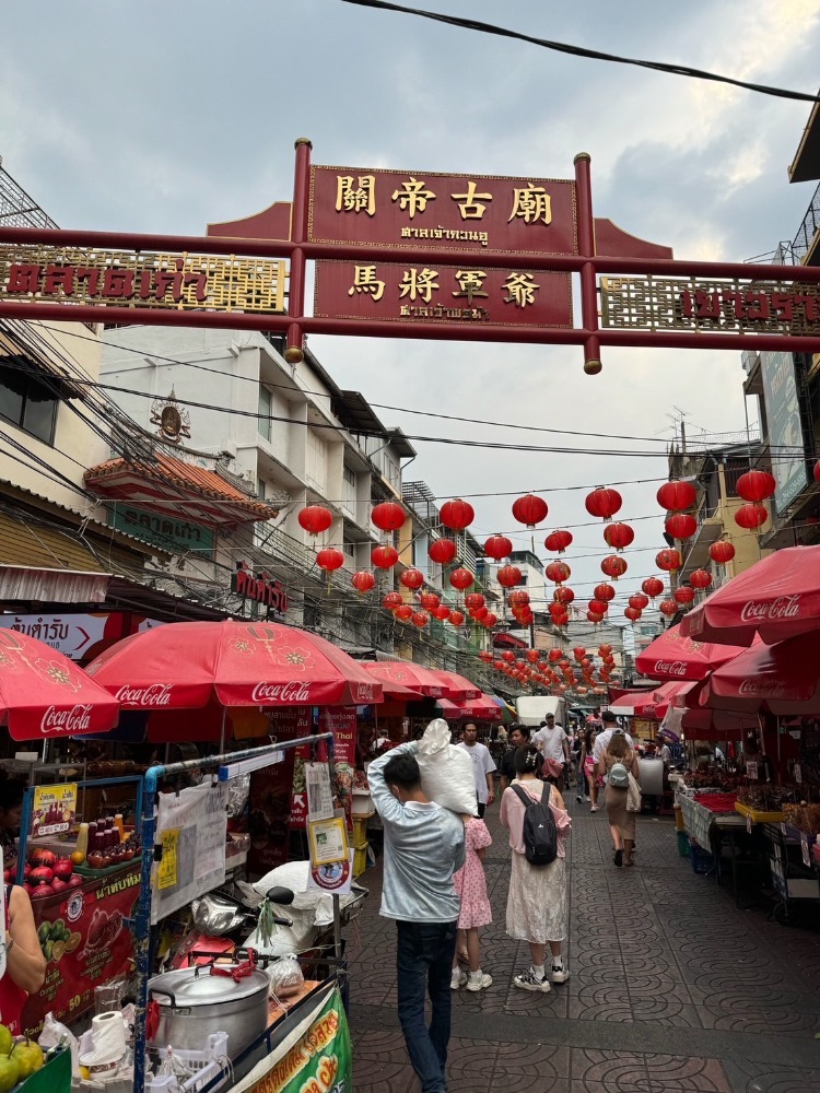 For RentShop HouseYaowarat, Banglamphu : For rent: 6-storey shophouse, Sampeng location, Yaowarat Road #Chinatown