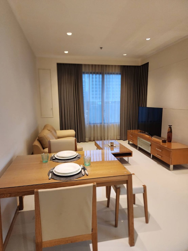 For RentCondoSukhumvit, Asoke, Thonglor : Luxury Living: RENT Prime 1BR in The Emporio Place, Sukhumvit