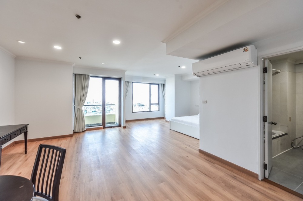 For RentCondoWongwianyai, Charoennakor : 🔥🔥 Baan Chao Praya Condo for rent Studio 67.2 sq.m.,🔥 River view 🔥.