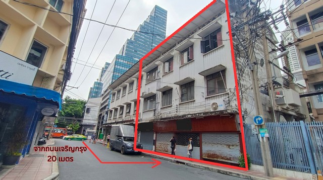 For SaleShophouseSilom, Saladaeng, Bangrak : For sale: 4 commercial buildings, sold as is, next to Assumption College, Bangrak, only 20 meters from Charoen Krung Road.