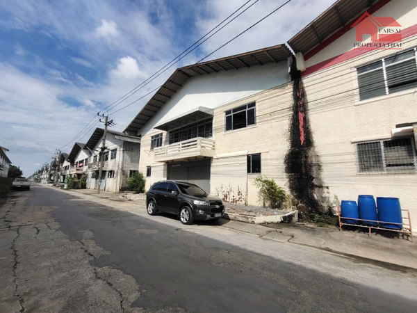 For RentWarehousePathum Thani,Rangsit, Thammasat : Warehouse building for rent, area 180 sq m, total usable area 1,240 sq m, office, 3-phase electricity, Lam Luk Ka Road, Khlong 3-4, rental price 50,000 baht/month