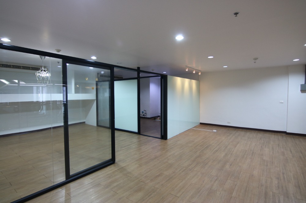 For RentOfficeNana, North Nana,Sukhumvit13, Soi Nana : (TD-310) The Trendy Office, office for rent, size 69 sq m., 3rd floor, Sukhumvit 13, near BTS Nana