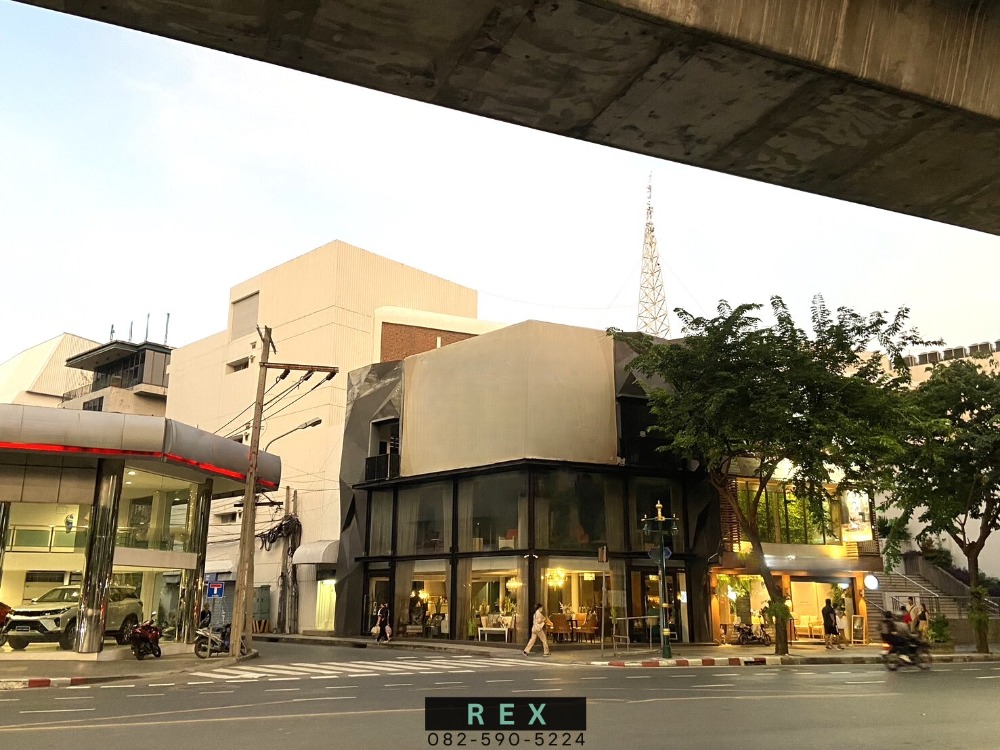 For RentShophouseSukhumvit, Asoke, Thonglor : For rent, commercial building, Sukhumvit, Phrom Phong, Thonglor - 3.5 floors, 330 sq m., suitable for clinic/studio/showroom, near BTS Phrom Phong