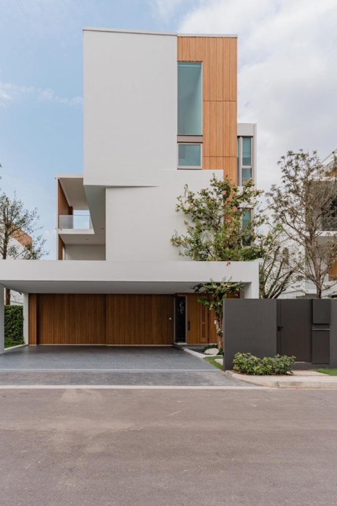 For RentHousePattanakan, Srinakarin : Modern Japanse-style Luxury Homes in Bangkok