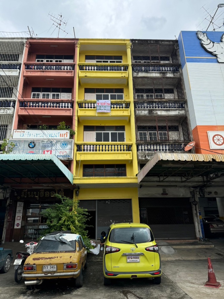 For SaleShophouseMin Buri, Romklao : Urgently selling a 4 and a half storey shophouse on the main road, Suwinthawong, area 37 sq.wa., fully extended, suitable for business, factory, office, parking for 4 cars. Interested, contact Sumeth 061-949-8888