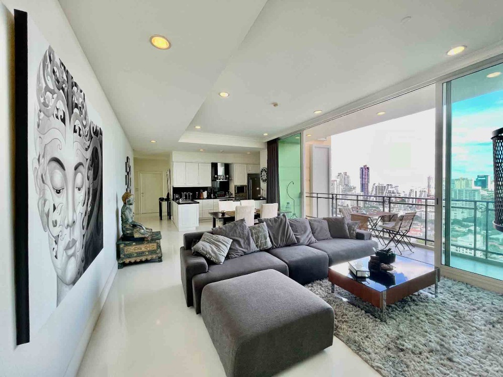 ขายคอนโดสุขุมวิท อโศก ทองหล่อ : Royce Private Residences - Fully Furnished 2 Bedrooms, Prime Central Location