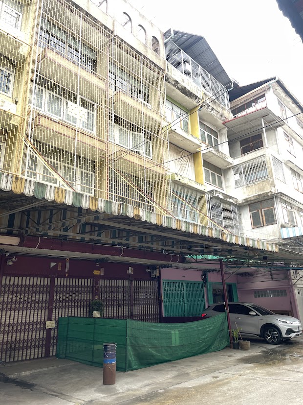 For RentShophousePinklao, Charansanitwong : For rent: 2 shophouses, 6 and a half floors, size 8x20x6 or 960 square meters, parking for 3 cars, suitable for home office or business.