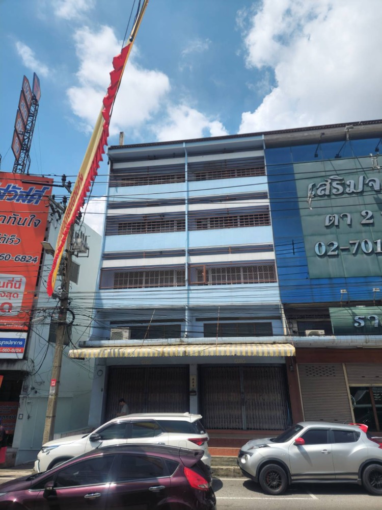 For SaleShophouseSamut Prakan,Samrong : Price​ under Market value!! Commercial​ Building​ 2​ Booths Area 63 Sq.wah , in-space building 800 Sq.m