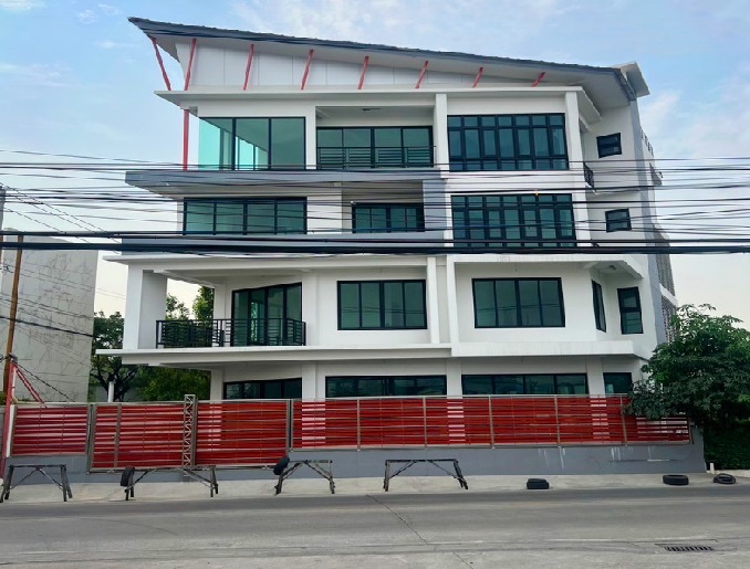 ให้เช่าโฮมออฟฟิศพระราม 5 ราชพฤกษ์ บางกรวย : For Rent ให้เช่าอาคารสำนักงาน 5 ชั้น สร้างใหม่ พร้อมลิฟท์โดยสาร / ทำเล ริมถนนบางกรวย จงถนอม / ใกล้ ที่ว่าการอำเภอบางกรวย / พื้นที่ใช้สอยอาคาร 800 ตารางเมตร / จอดรถ 5 คัน / เหมาะเป็นสำนักงาน จดบริษัทได้ หรือ คลีนิคเสริมคว