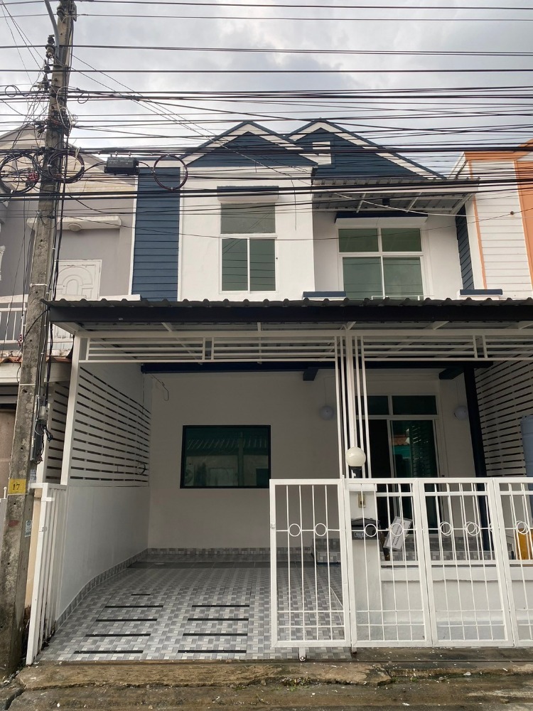 For SaleTownhousePathum Thani,Rangsit, Thammasat : Townhouse for sale, Worarak Village, Rangsit, Khlong 3, beginning of the project