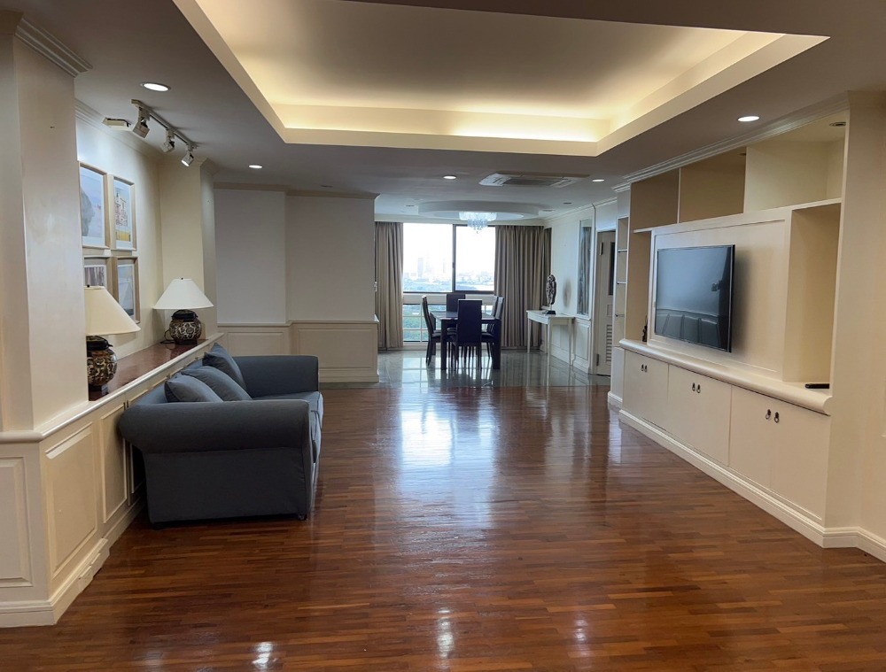 For RentCondoSukhumvit, Asoke, Thonglor : Condo for rent [223 sq m. = 3 bedrooms, 3 bathrooms] **President Park** Sukhumvit 24 BTS Phrom Phong at the entrance of the alley