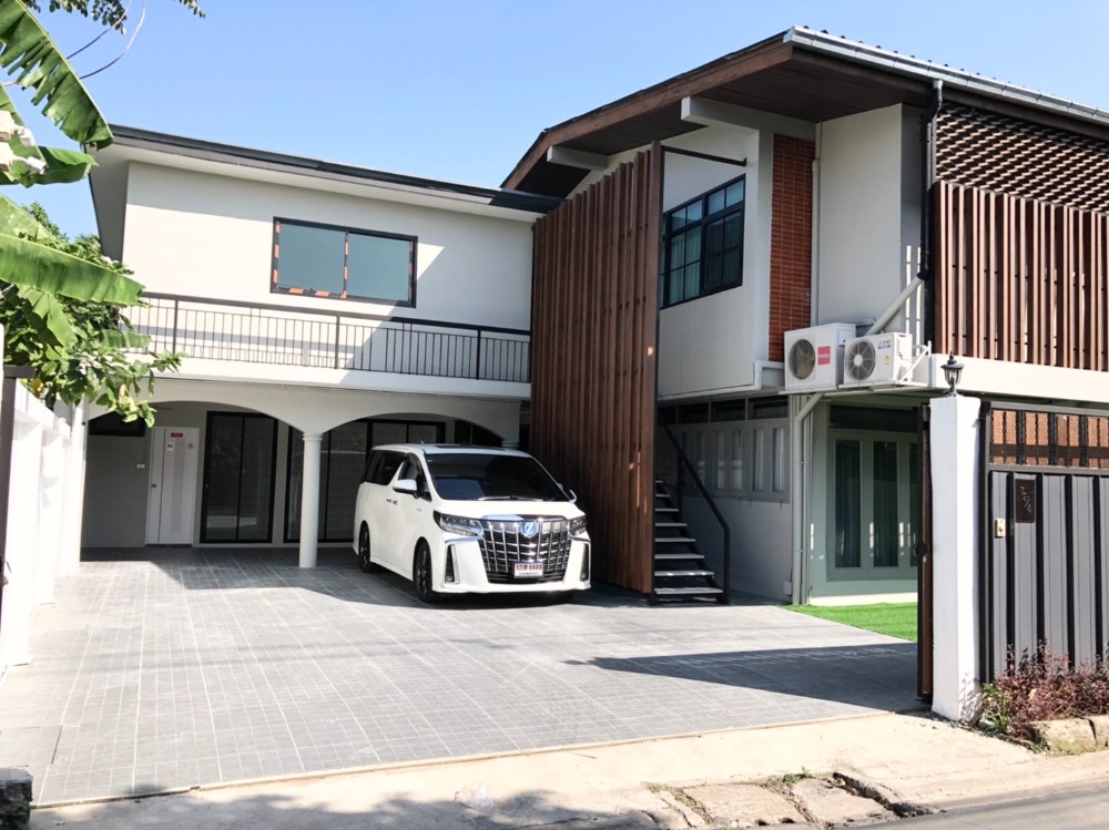 ให้เช่าบ้านรัชดา ห้วยขวาง : For Rent: Spacious Detached House 6 bed rooms Pet-Friendly , Near SISB International School & Huaykwang area.