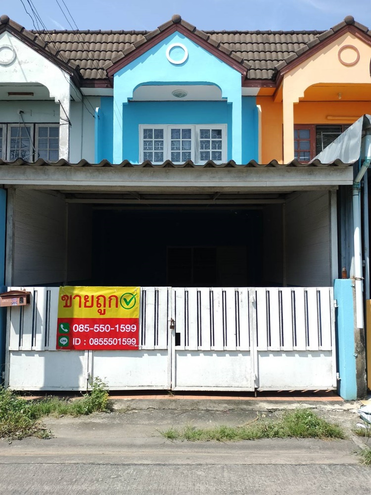 For SaleTownhomeMin Buri, Romklao : For sale: 2-storey townhouse, 18 sq m., Leobwaree 19, 70 m. in, Nong Chok, 2 bedrooms, 2 bathrooms + garage + kitchen, ready to move in, price 1,190,000 baht, interested contact 085-550-1599