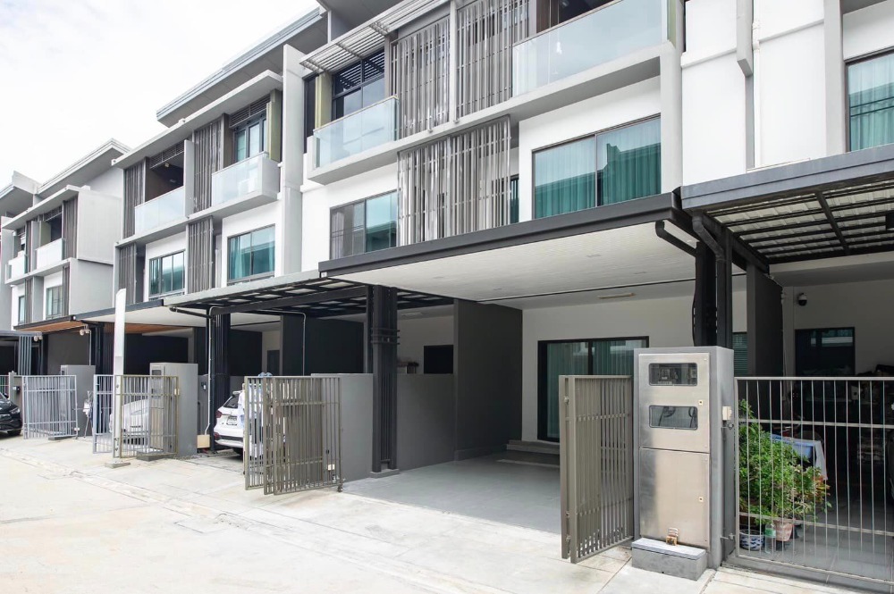 For RentTownhouseKaset Nawamin,Ladplakao : (Rent&Sale) 3-storey townhome, beautiful house, warm style, southern-facing house, good wind, built-in decoration throughout the house