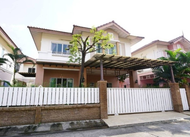 For RentTownhousePathum Thani,Rangsit, Thammasat : Single house for rent, The Northern Premier, near Future Park Rangsit, only 9 minutes away.