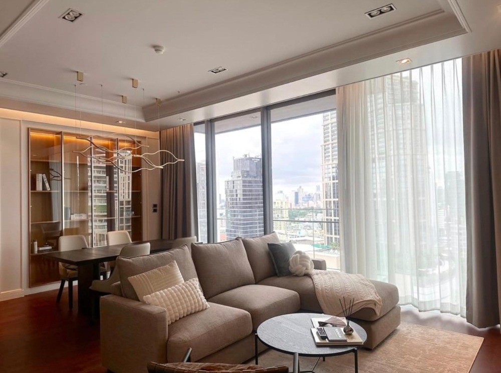 For RentCondoSukhumvit, Asoke, Thonglor : ♦ Pet friendly ♦ 20+ Floor 135.00 sq.m. | 2 Bedrooms Fully furnished | Near BTS Phrom Phong 2 mins, EmQuartier 3 mins, Samitivej Hospital Sukhumvit 4 mins