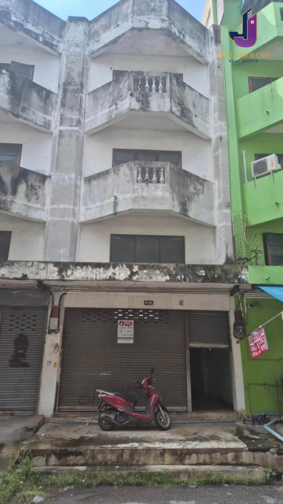 For SaleShophouseSamut Prakan,Samrong : For sale: 3 and a half storey commercial building with roof terrace on Theparak Road, area 17.5 sq.w., original building condition, strong, near community 📌Property code JJ-H195📌