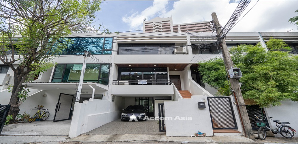 ให้เช่าทาวน์เฮ้าส์/ทาวน์โฮมสุขุมวิท อโศก ทองหล่อ : 2 Bedrooms Townhouse for Rent in Sukhumvit, Bangkok near BTS Phrom Phong (110107)