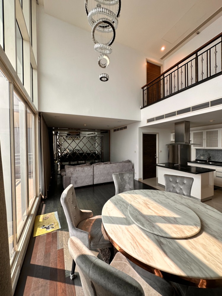 ขายคอนโดวงเวียนใหญ่ เจริญนคร : Pet friendly!! Luxury Penthouse Unit with Choaphraya Riverside Views