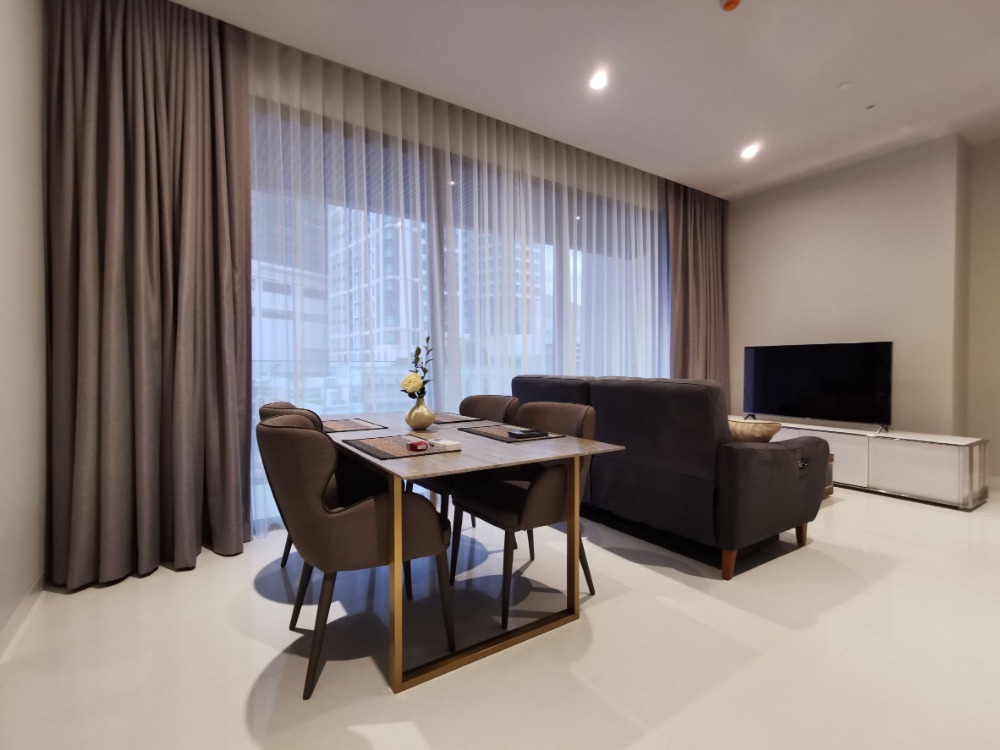 ให้เช่าคอนโดสุขุมวิท อโศก ทองหล่อ : Luxurious 2-Bedroom Condo in Sukhumvit 39