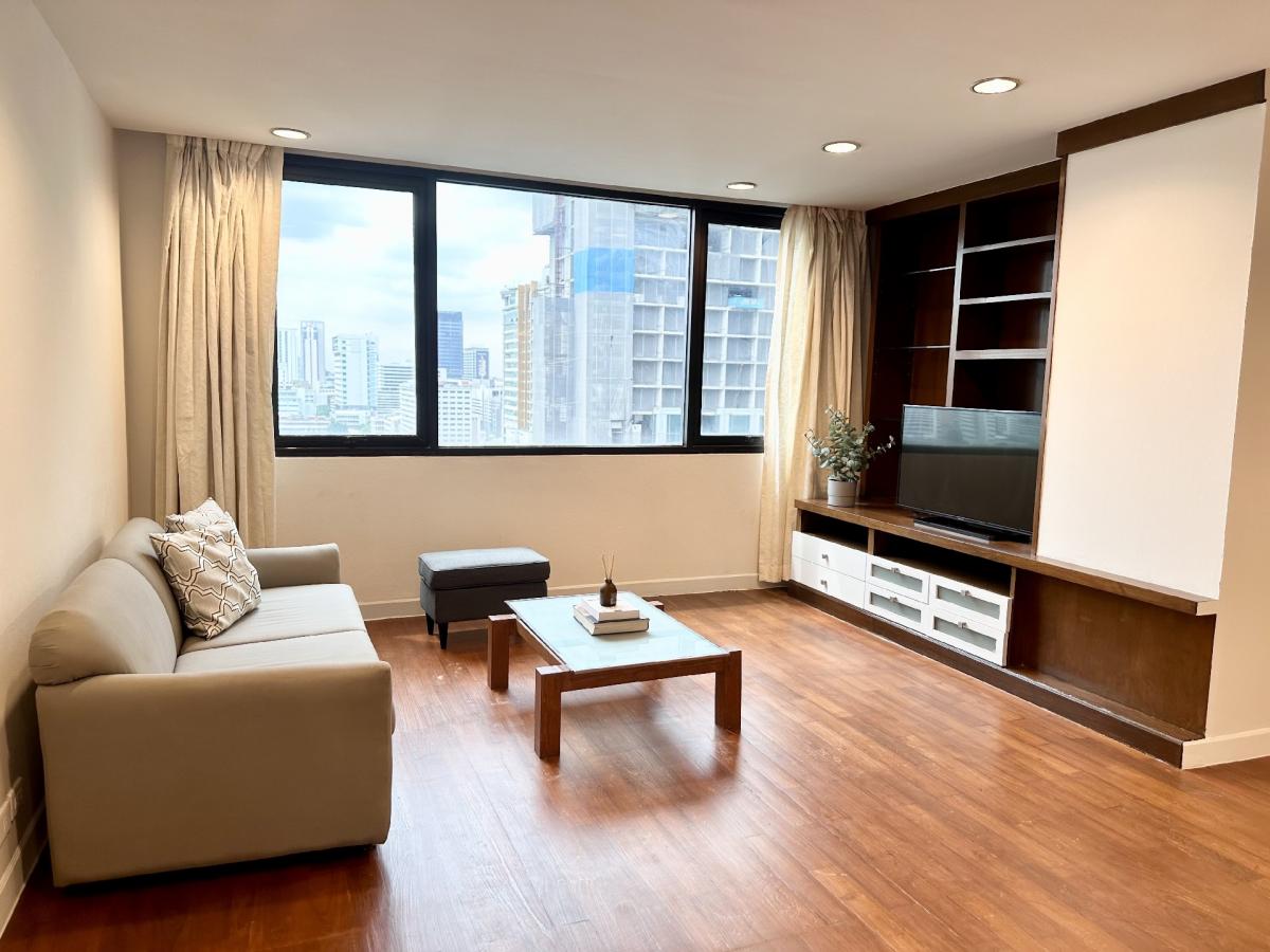 For RentCondoWitthayu, Chidlom, Langsuan, Ploenchit : (For Rent🔥) 📍The Royal Place, 1 bedroom spacious condo, only 180 m from BTS Ratchadamri, can walk to Central World