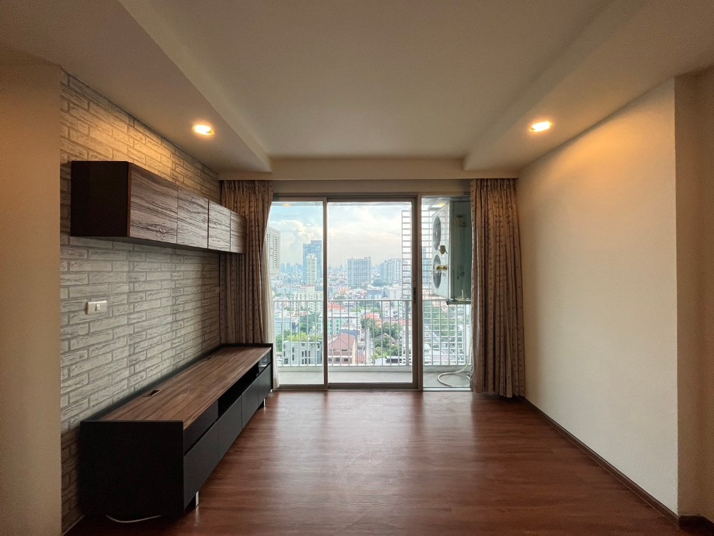 For SaleCondoLadprao, Central Ladprao : 🔥Selling a rare large room, best price🔥Abstracts Phahon Yothin Park (2 bedrooms, 58 sq m.) only 5.9 MB!! Tel.0922635410 Earth